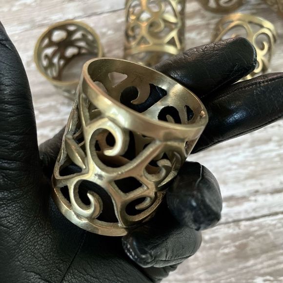 Set of 6 Brass Napkin Rings, Open Filagree Swirl Design, Rich Natural Pa… - Picture 5 of 5